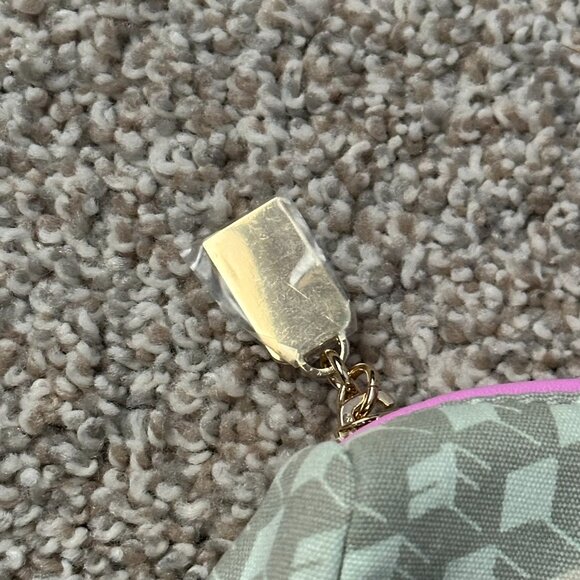 NEW estée lauder travel makeup bag 🤍 - Picture 2 of 8